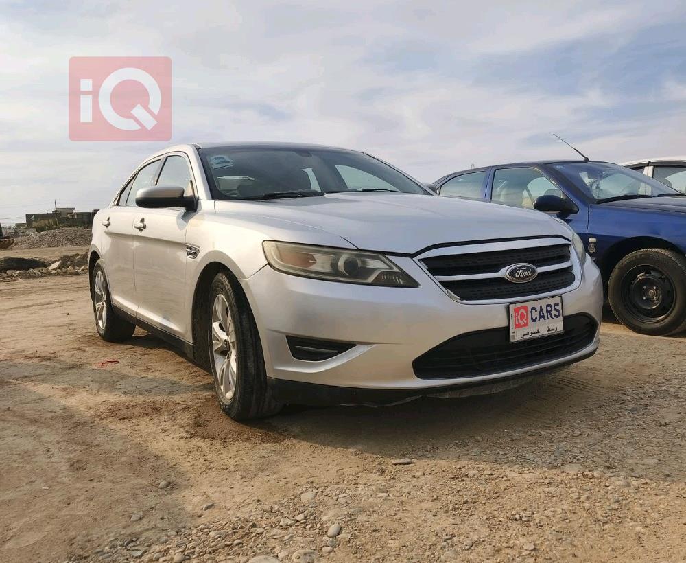 Ford Taurus